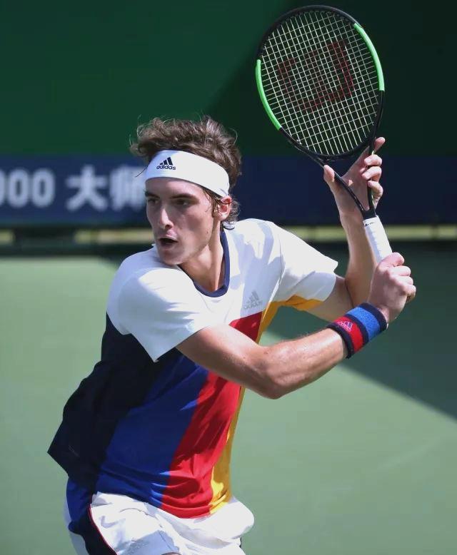 年终总决赛轻取戴维斯杯，西西帕斯惊艳四座