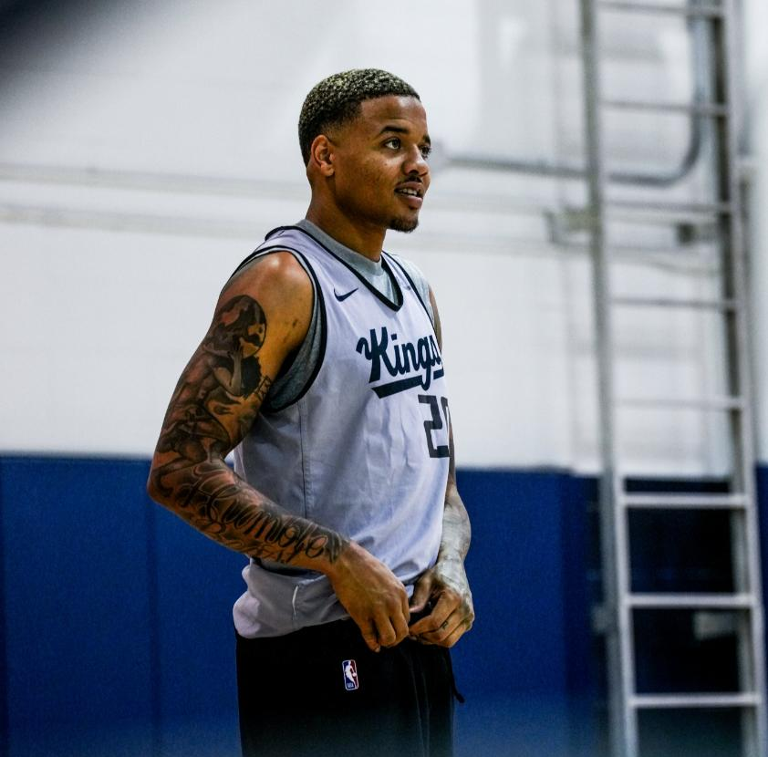 爵士逆转深圳队，范弗利特高光表现