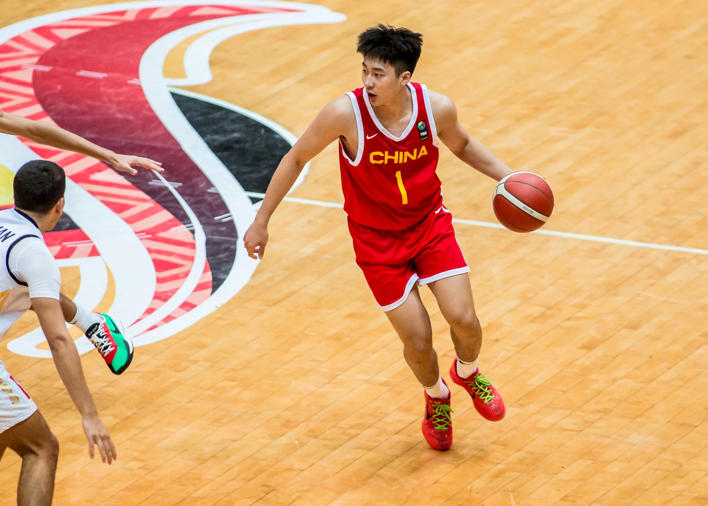 上海队鏖战马刺，张镇麟关键制胜