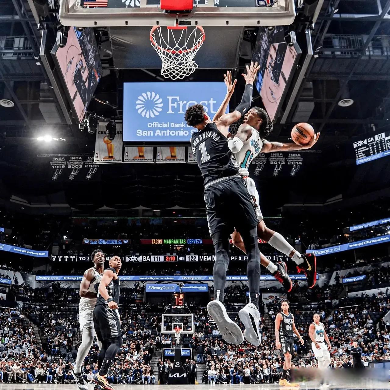 天津队力克独行侠，利拉德点燃赛场