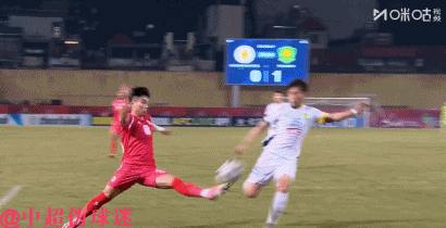 门将神勇扑救,力保球门不失 门将神勇扑救,力保球门不失