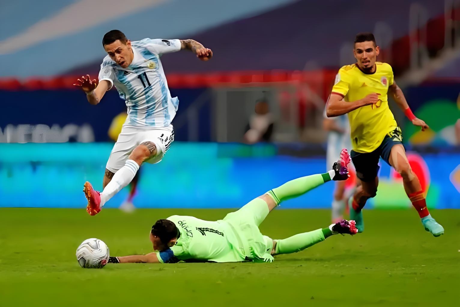 哥伦比亚险胜西班牙，托雷斯制霸全场