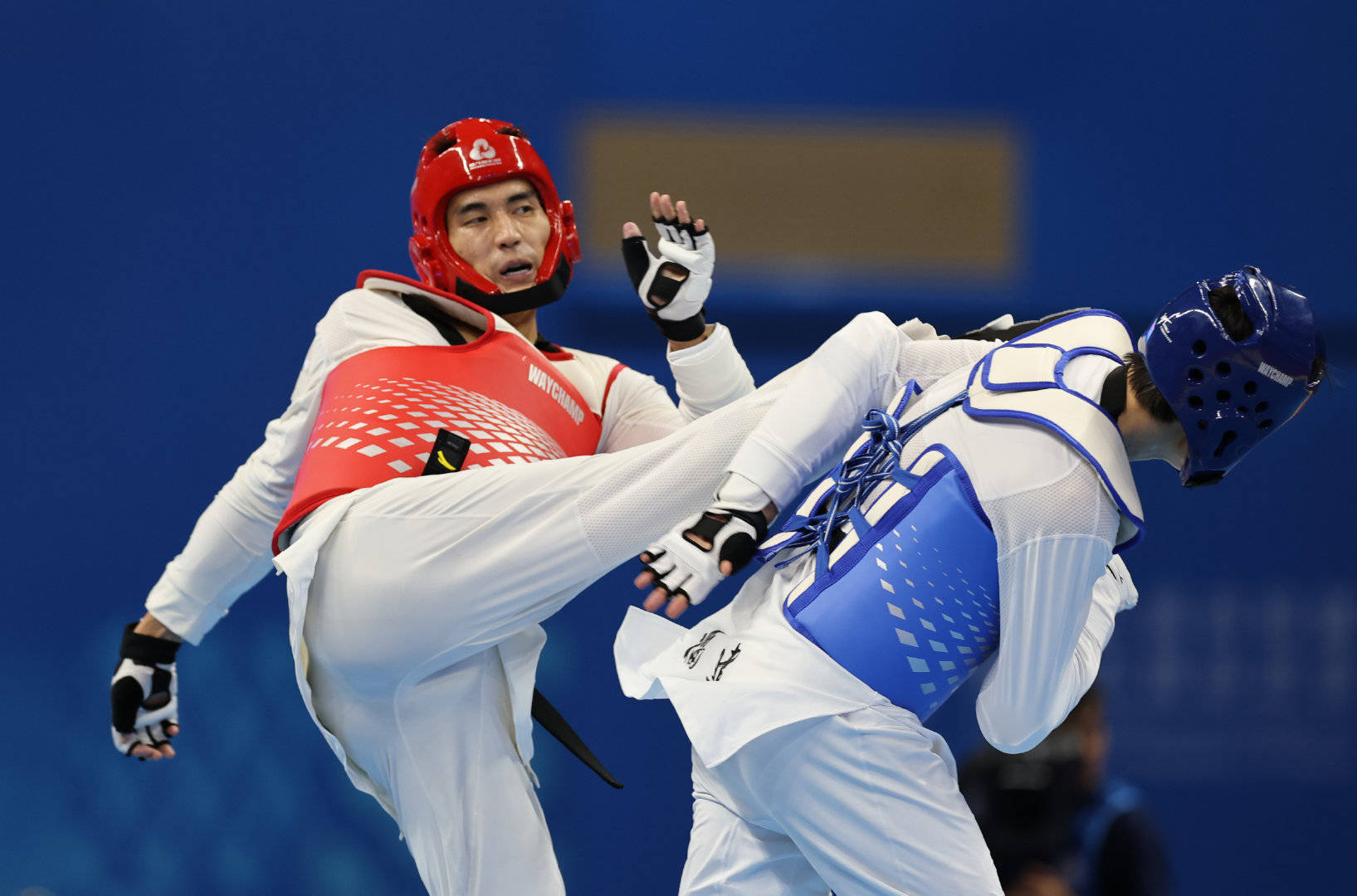 力挽狂澜：跆拳道选手斩获头奖