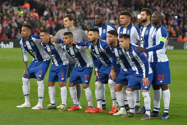 球场上强强对决，擦出绚丽的火花