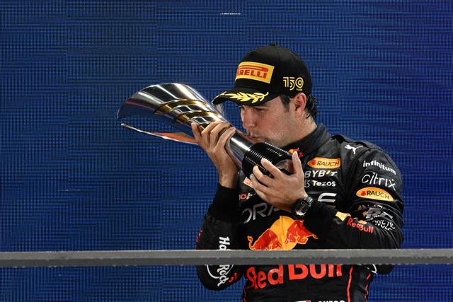 阿斯顿马丁绝杀红牛车队，佩雷兹状态火热